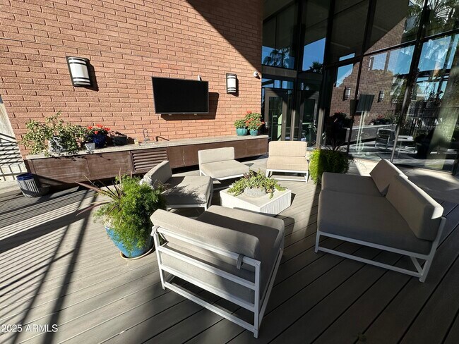 Building Photo - 200 W Portland St