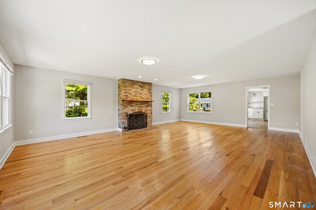 Building Photo - 387 Mixville Rd