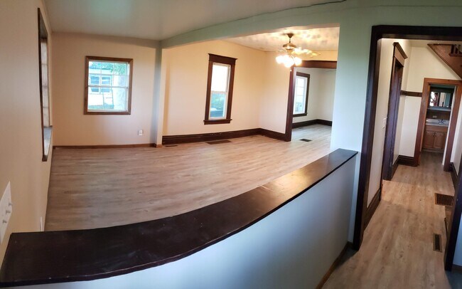 Building Photo - 3 bedroom 1 bath house