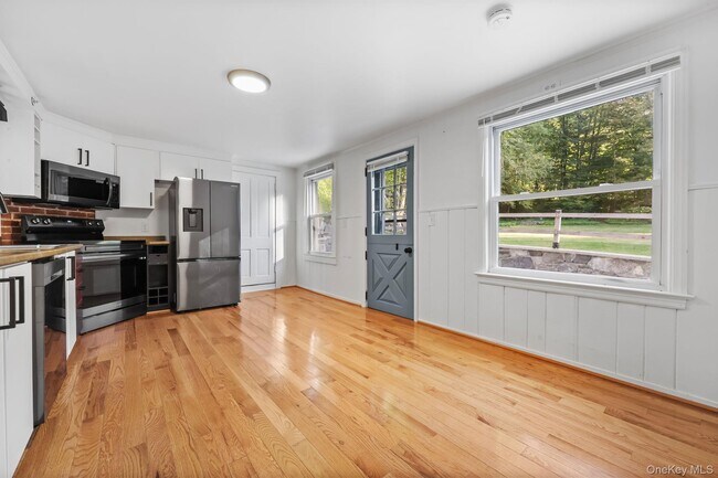 Building Photo - 1302 NY-22