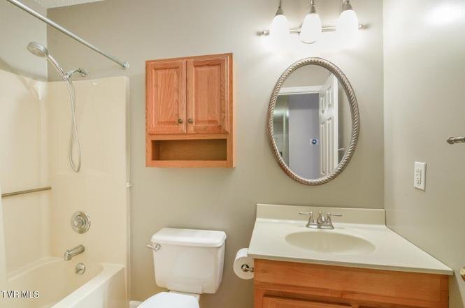 Building Photo - 2503 E Lakeview Dr