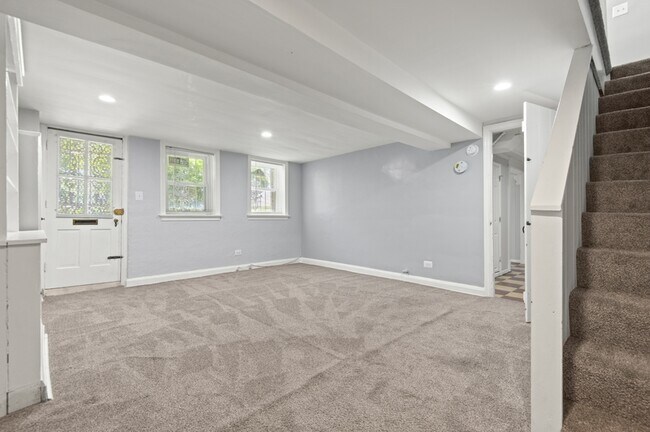 Building Photo - 2600 N Longwood St