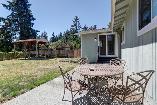 Building Photo - Cozy 3-bedroom 2 baths in Kirkland.