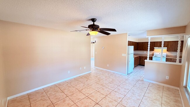 Building Photo - Cozy 2 BR / 2 BA Duplex