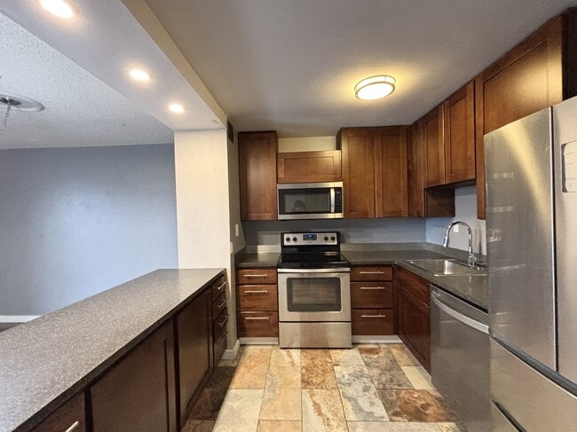 Building Photo - 710 E 200 S