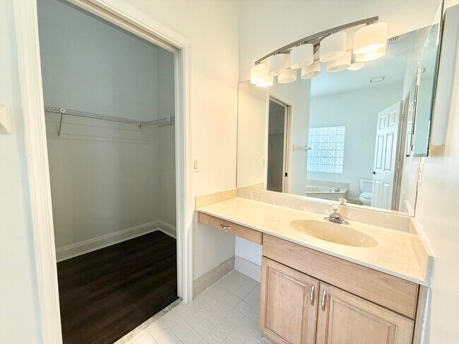 Building Photo - 10921 Haydn Dr