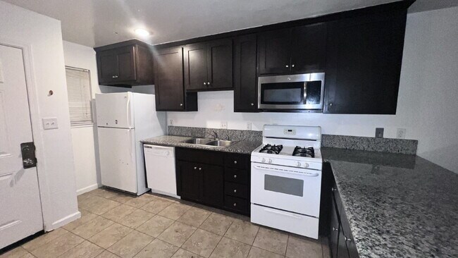 Primary Photo - 1116 Evelyn Ln