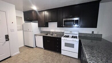 Building Photo - 1116 Evelyn Ln