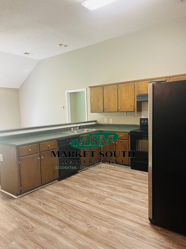 Building Photo - *APPLICATION PENDING!!** 4 Bedroom Beauty