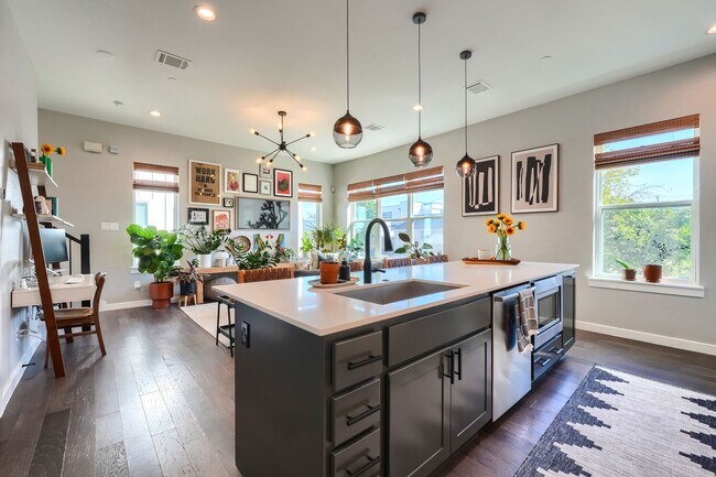 Building Photo - End Unit Townhome