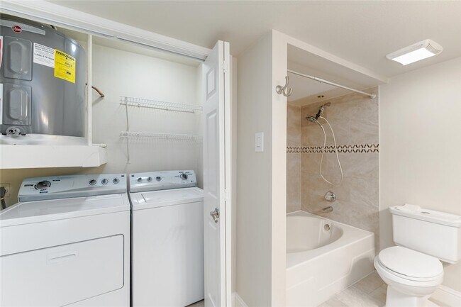 Building Photo - 3231 Allen Pkwy