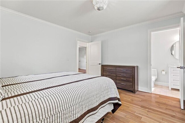 Building Photo - 4820 Powers Ferry Rd NW