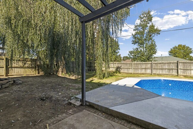 Building Photo - 4 Bed 3 Bath 2 Car Garage -In Ground Pool