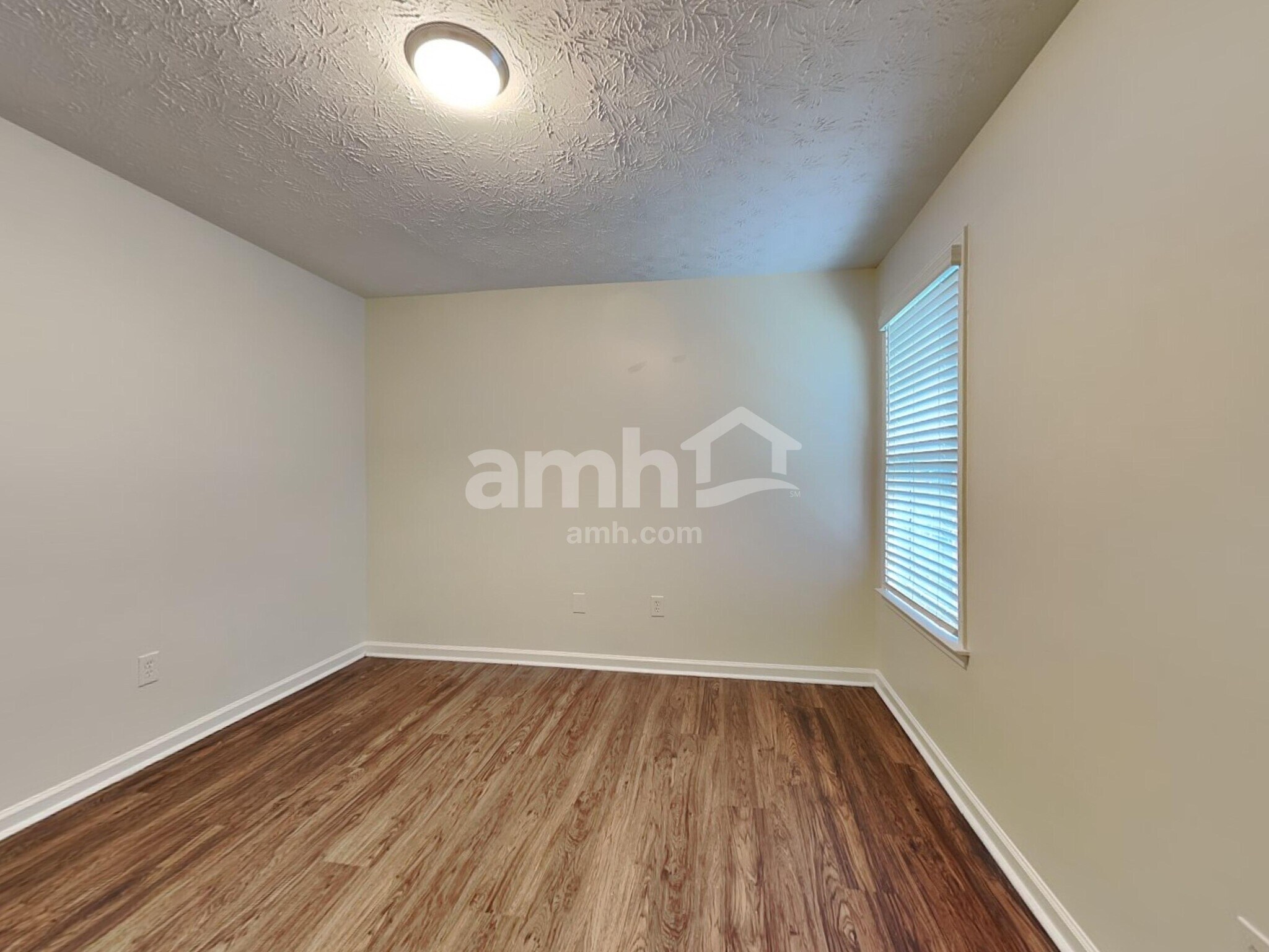 Building Photo - 920 Underhill Ct