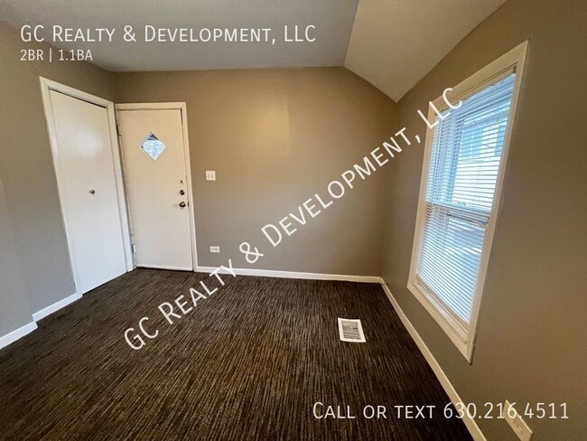 Building Photo - ***3LINCOLN PARK - COACH HOUSE / 2 BDRM + ...