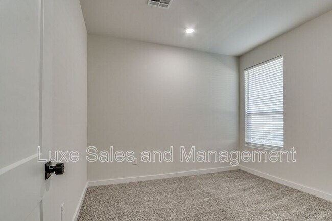 Building Photo - 8305 NW 163rd Ter