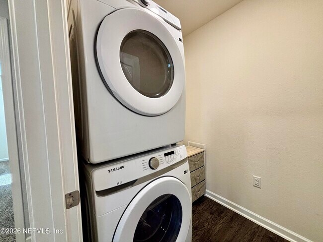 Building Photo - 2270 Willow Springs Dr