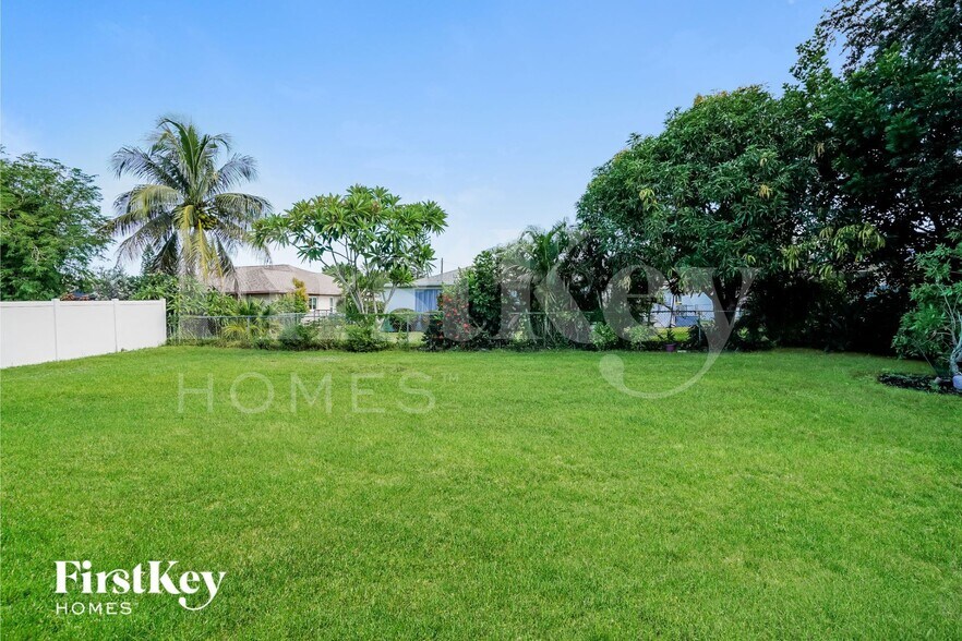 Building Photo - 1117 SE 18th Terrace