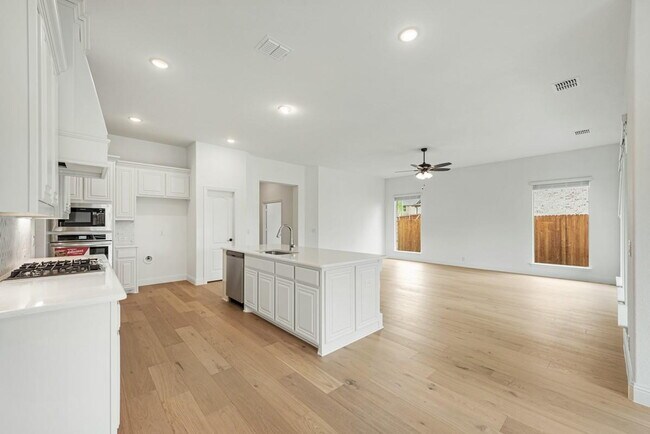 Building Photo - Spacious 4-Bedroom Retreat with 3 Full Baths – Your Modern Sanctuary Awaits in Justin, TX!