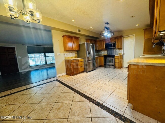 Building Photo - 246 Sara Dr