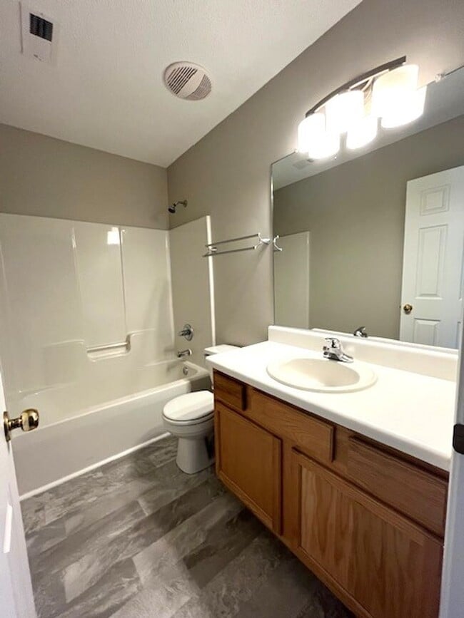 Building Photo - ~~ 4-Bedroom Beauty in Mebane ~~