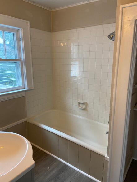 Building Photo - 1917 Market St