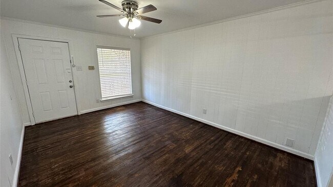 Building Photo - 2442 Oates Dr