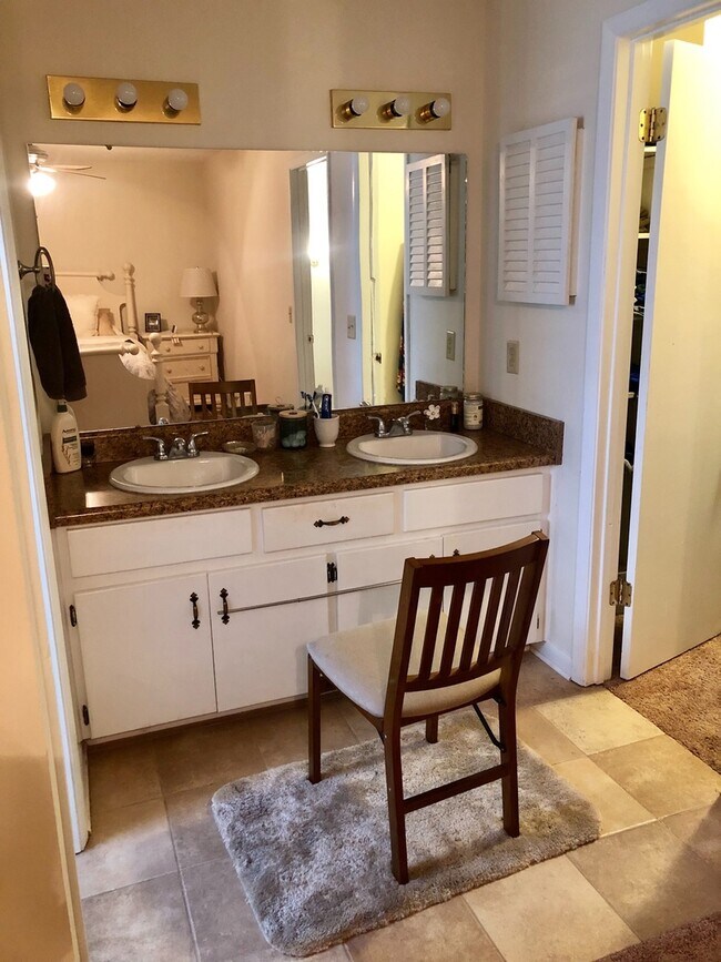 Building Photo - 205 John M Long Dr