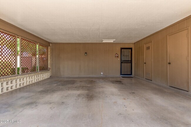 Building Photo - 1012 E Wagon Wheel Dr