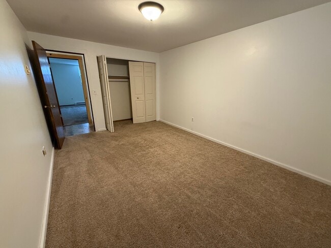 Building Photo - 545 Coulee Dr