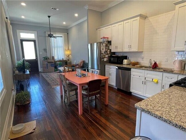 Building Photo - 2932 St Ann St.