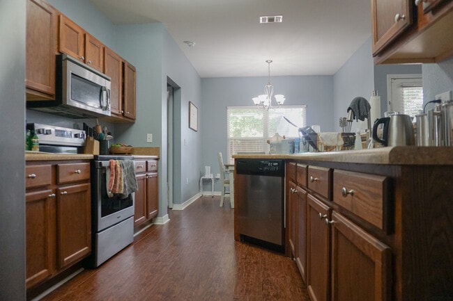 Building Photo - 212 Ladue Ave