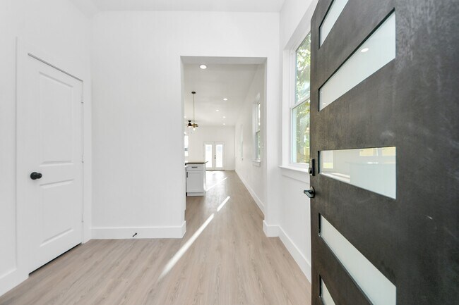 Building Photo - 9021 Spaulding St