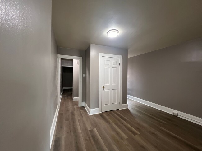 Building Photo - Beautifully remodeled 3 bedroom rental in ...