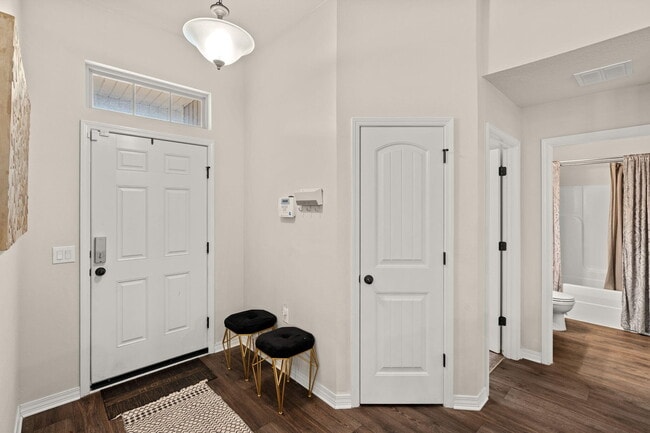 Building Photo - 124 Lillian Wy