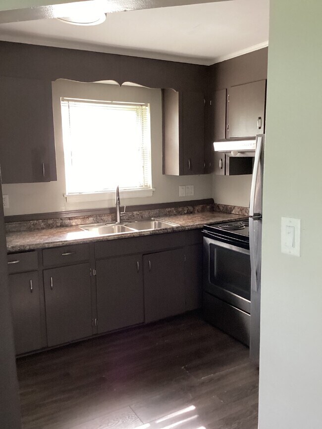 Building Photo - 2408 Whitesburg Dr