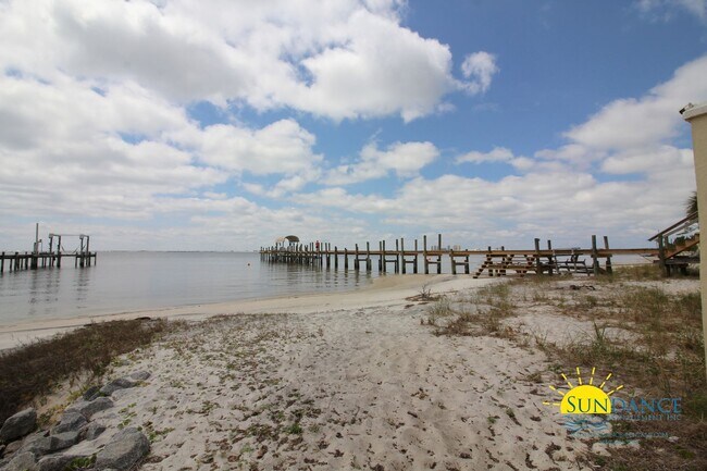 Building Photo - Efficient Solar 4-Bedroom Home in Navarre’s La Fontaine Gated Community with Deeded Beach Access!