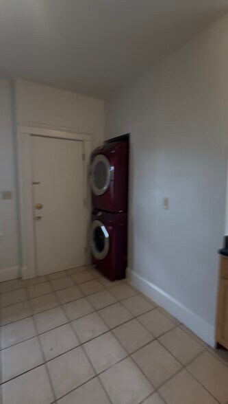 Building Photo - 27 Greenock St