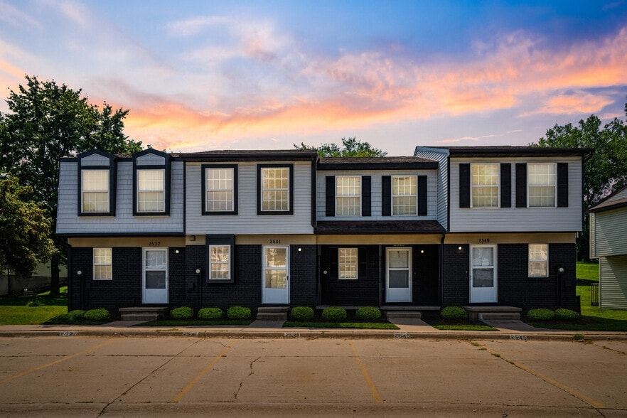 Primary Photo - Walden Ridge Townhomes