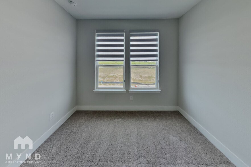 Building Photo - 3012 Eleanor Dr