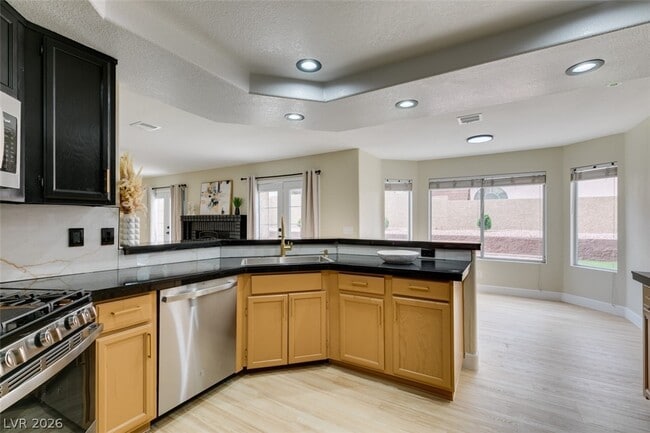 Building Photo - 821 Long Branch Dr