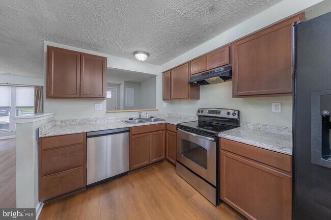 Building Photo - 2307 Greenwood Dr