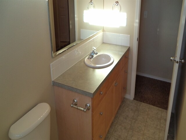 Building Photo - 1439 W Crenshaw St