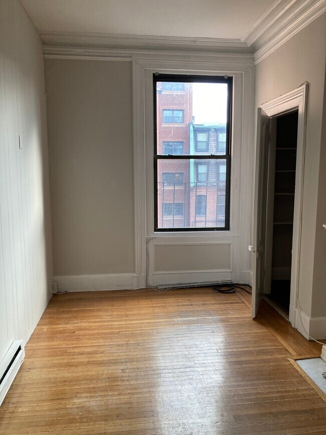 Building Photo - 403 Beacon St