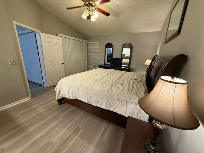 Building Photo - 12718 Westhampton Cir