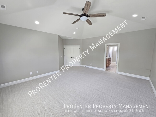 Building Photo - 843 Eaglepointe Dr