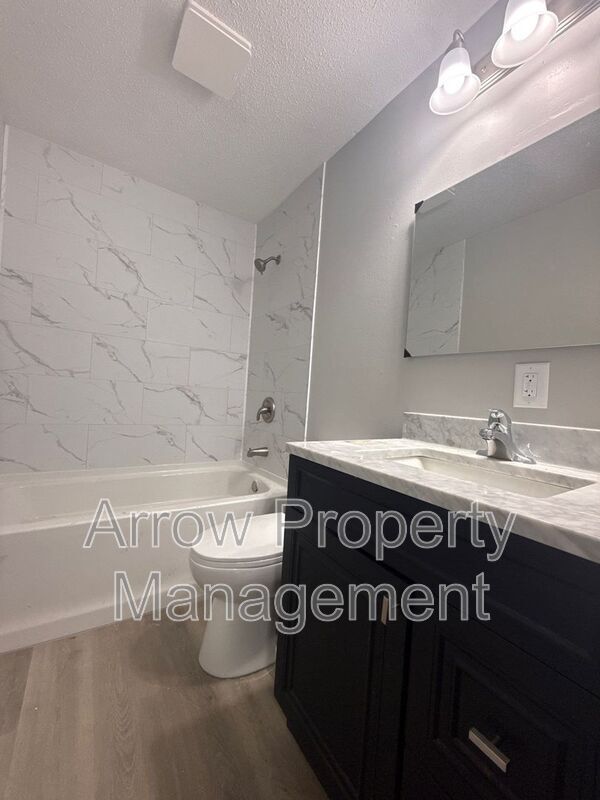 Building Photo - 1010 N 16th St