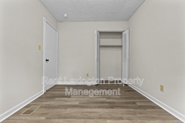 Building Photo - 3609 Sundart Dr