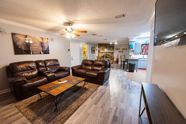 Building Photo - 2200 Romine Rd