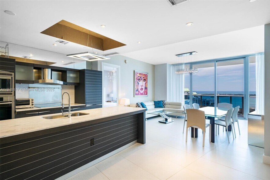 Building Photo - 200 Biscayne Boulevard Way